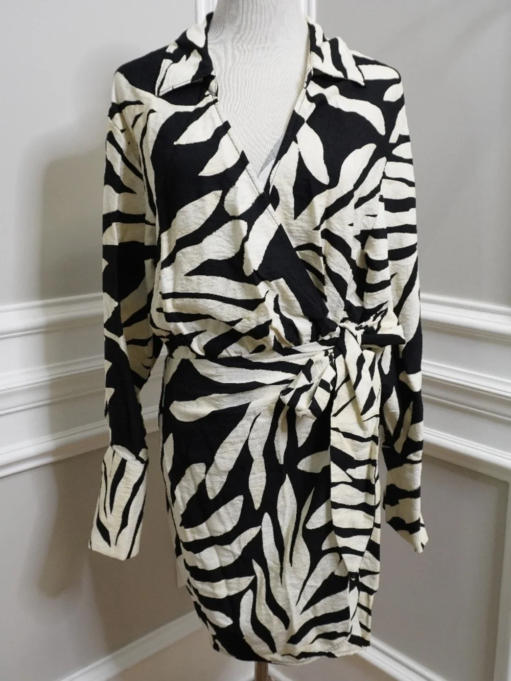 h&m dresses black and white H&M | Dresses | Hm Black White Wrap Dress